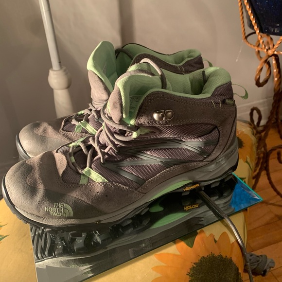 Ankles Boots 🥾 - Picture 3 of 4